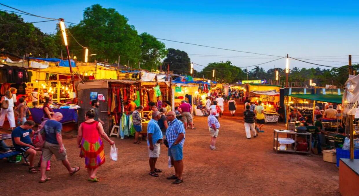 night market goa-people shopping