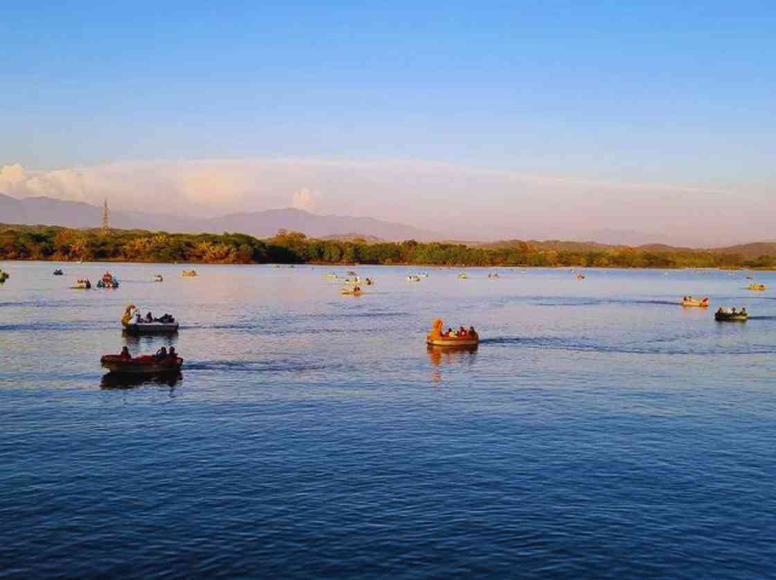 sukhana lake chandigrah people boating