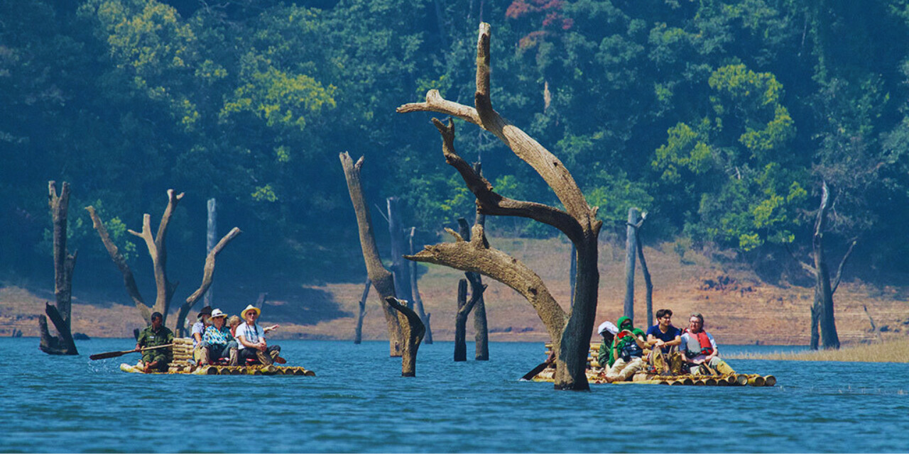 periyar-bamboo-boating-thekkady