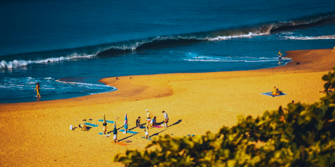 varkala-beach-foreigners-practicing-yoga-meditation